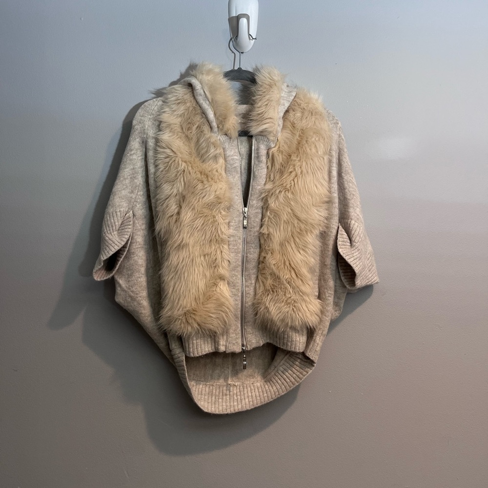 Faux fur zip up sweater - Picture 2 of 7